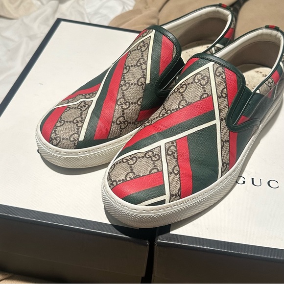 100% AUTHENTIC GUCCI SLIP ONS.  in excellent condition, size 9.5.
